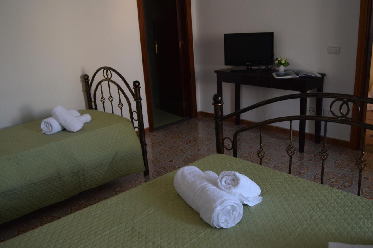 Su Fassoi Cabras Bed and Breakfast Exteriör bild