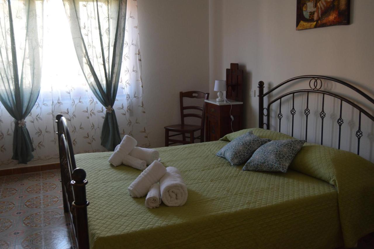 Su Fassoi Cabras Bed and Breakfast Exteriör bild