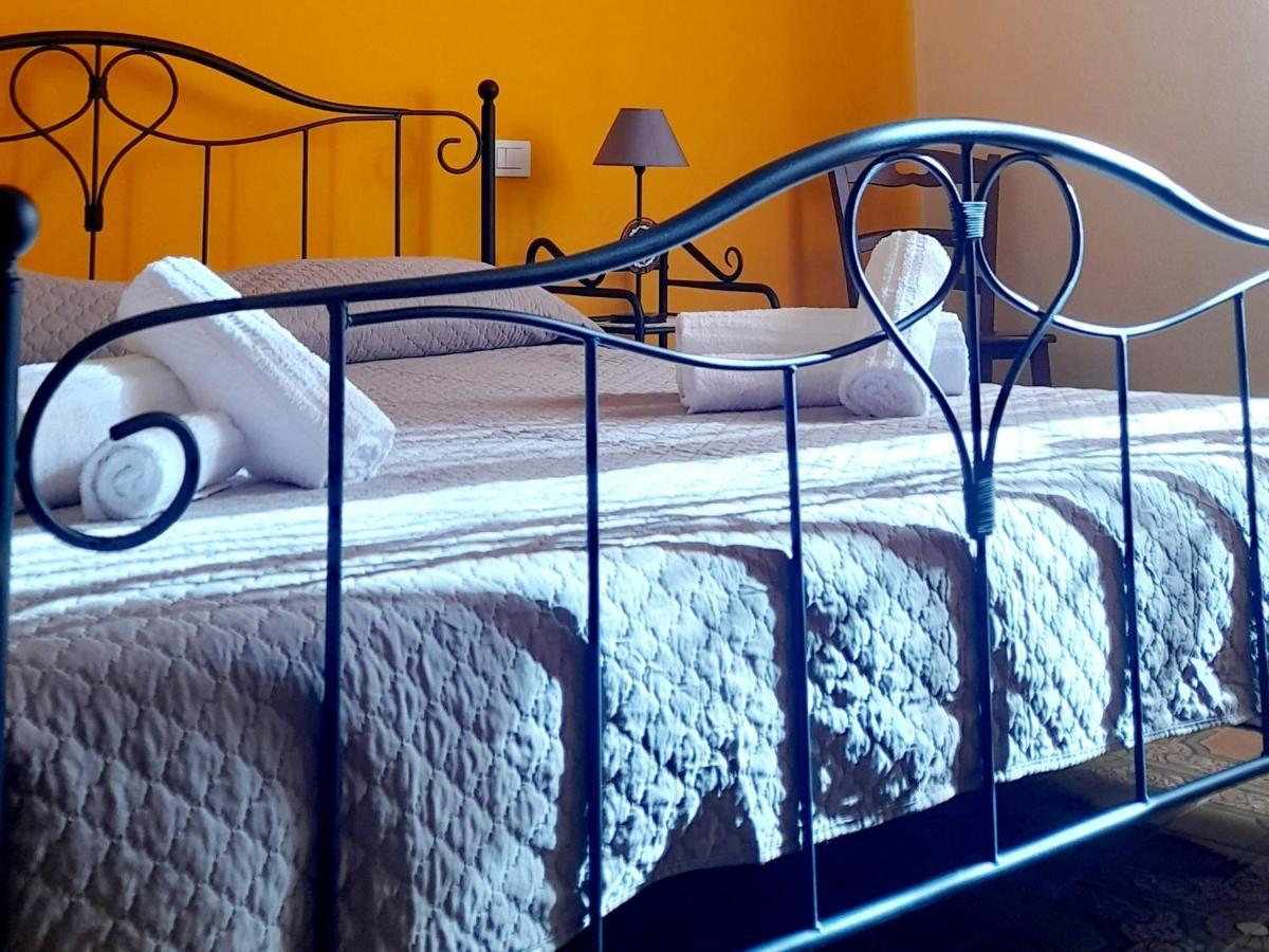 Su Fassoi Cabras Bed and Breakfast Exteriör bild